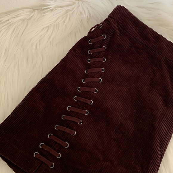 F21 Plus Size Burgundy Corduroy Lace up Sh… - Picture 7 of 7